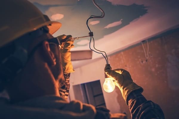 working contractor electrician